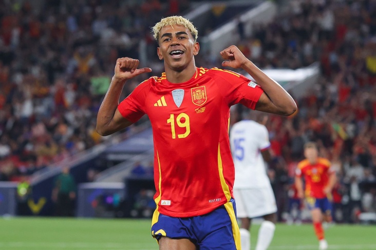 Lamin Yamal ispan azarkeşləri müsəlmanlara qarşı şüara görə tənqid etdi