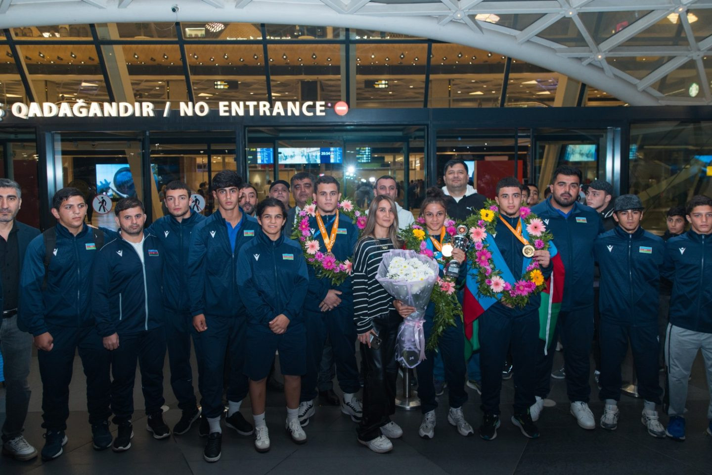 Dünya çempionatında 3 medal qazanan çimərlik güləşçilərimiz Vətənə qayıdıb