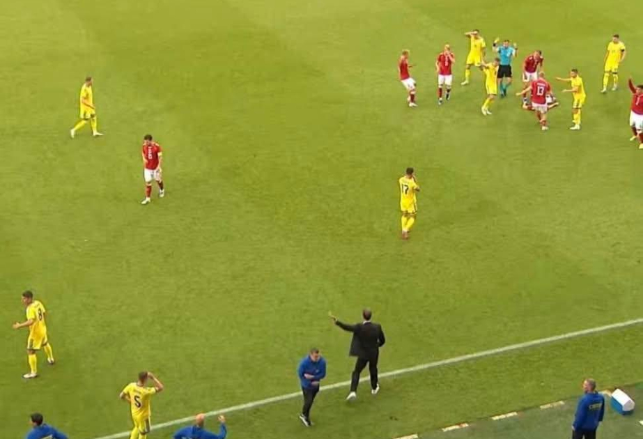 Eriksen yenidən meydanda huşunu itirdi, matç yarımçıq qaldı