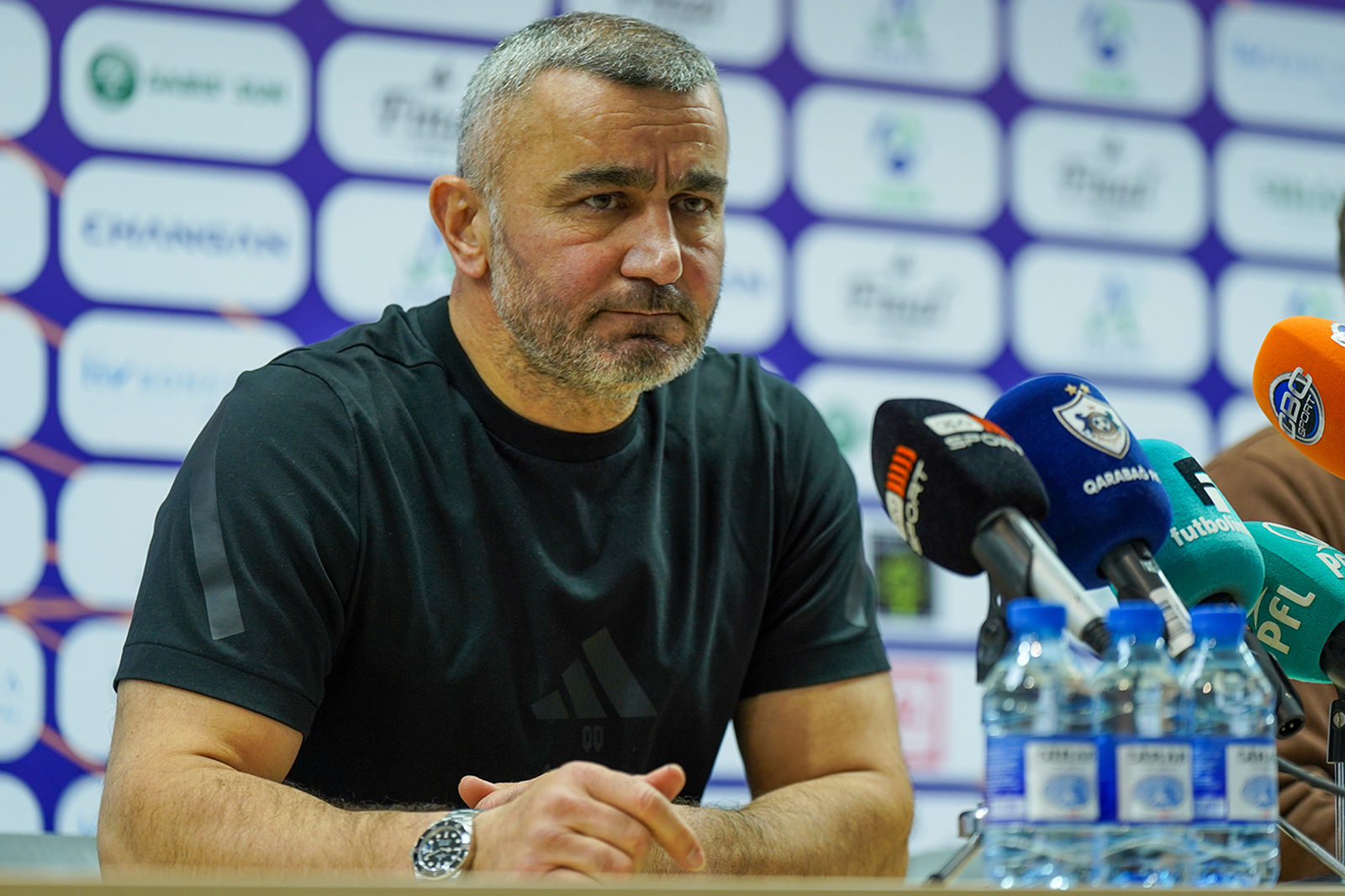 Qurban Qurbanovdan transfer açıqlaması: "Bəlkə də bizə qeyri-peşəkar yanaşdılar"