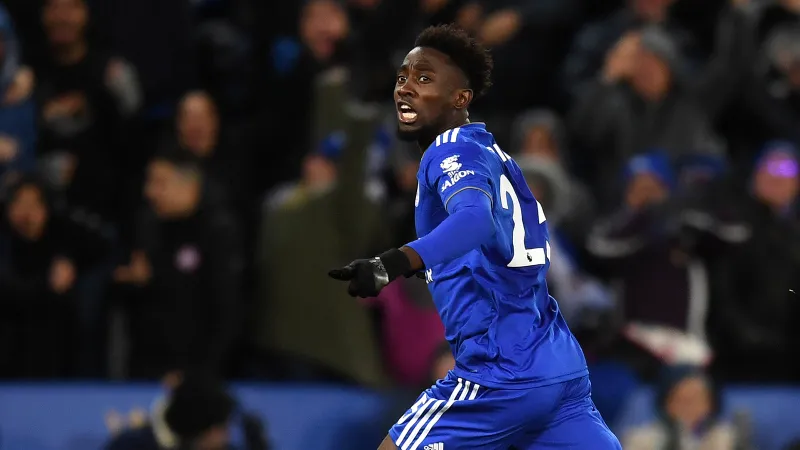 “Beşiktaş” Nigeriya millisinin yarımmüdafiəçisi ilə müqavilə bağladı