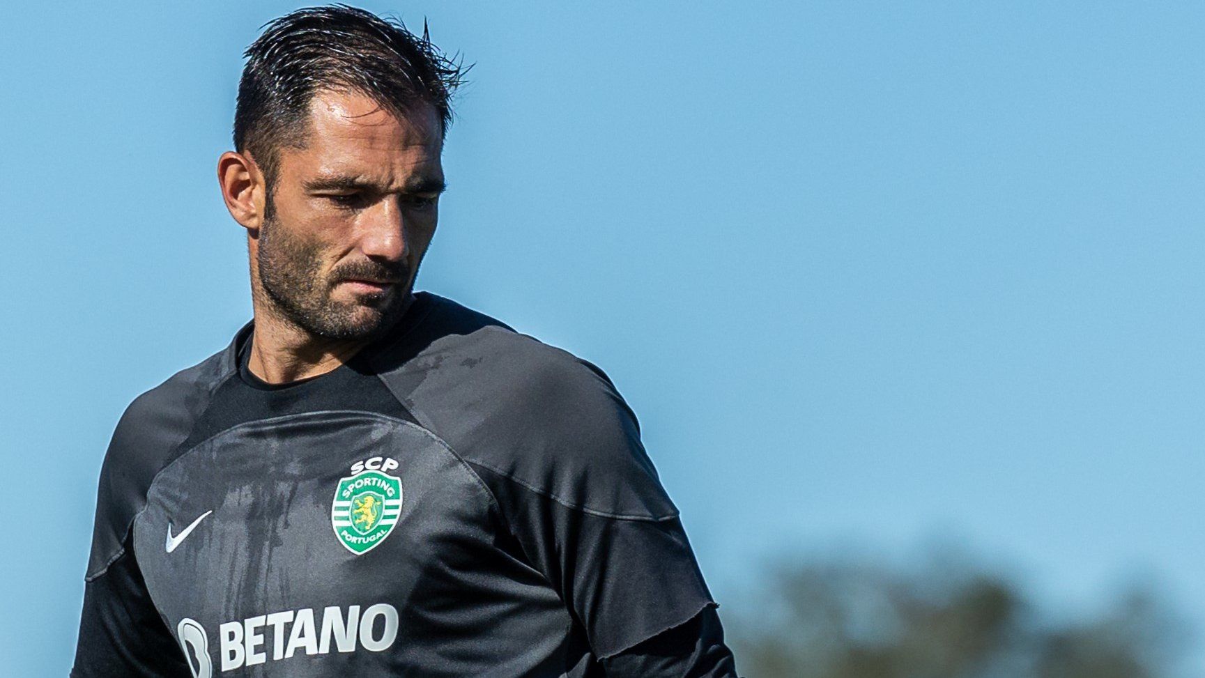 İran klubu “Real”ın sabiq qapıçısını “rənglərinə bağladı”