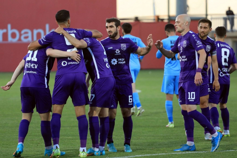 “Sumqayıt”: 28 oyun, 29 futbolçu