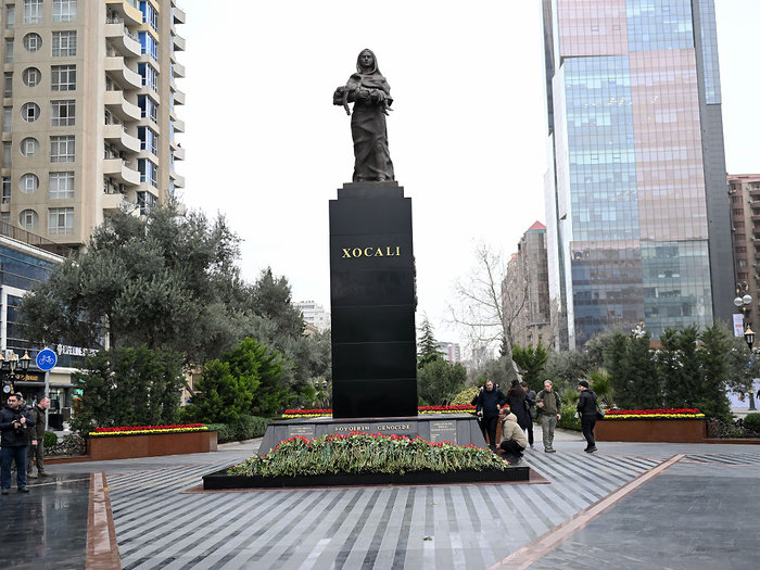 AFFA rəhbərliyi Xocalı qurbanlarının xatirə abidəsi ziyarət etdi