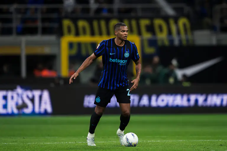 "İnter" İngiltərə nəhənginin müdafiəçisini 15 milyon avroya "rənglərinə bağlayacaq"