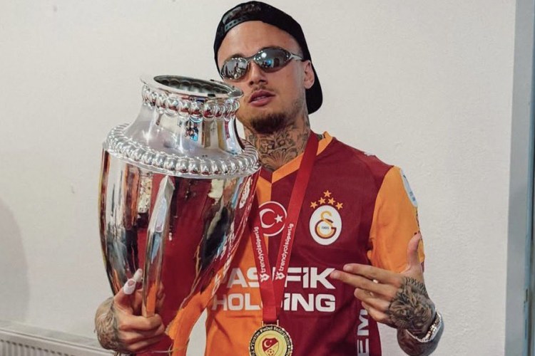 Niderlandlı vinger "Qalatasaray"dan ayrıldı