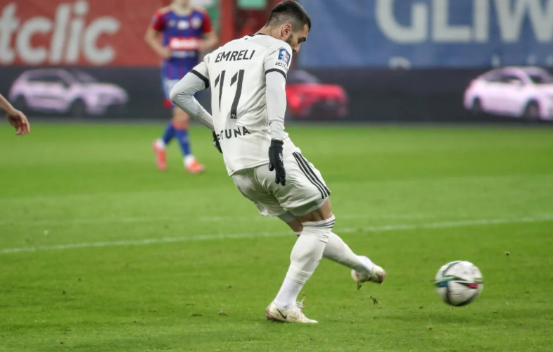 Mahir Emreli üçün dirək əngəli - VİDEO