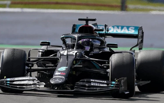 Corc Rassell Çin Qran-prisinin sprint yarışının qalibi oldu