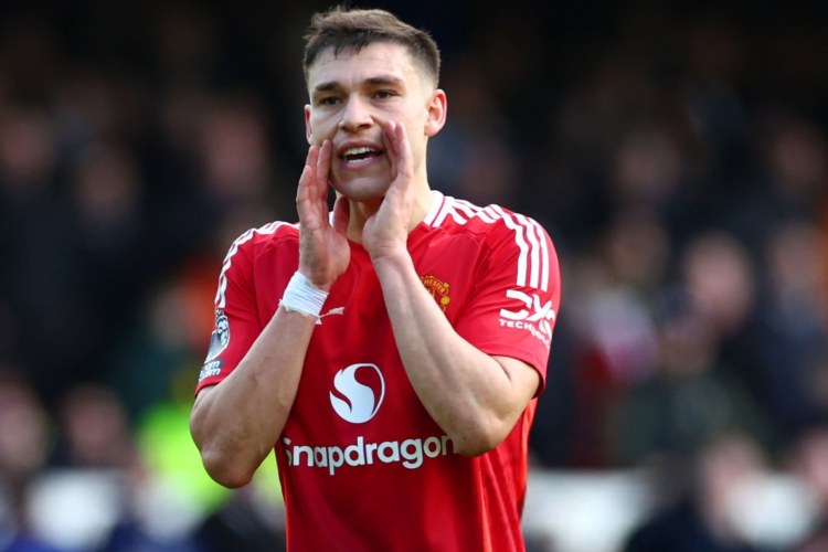 "Qalatasaray" uruqvaylı yarımmüdafiəçini transfer etmək istəyir