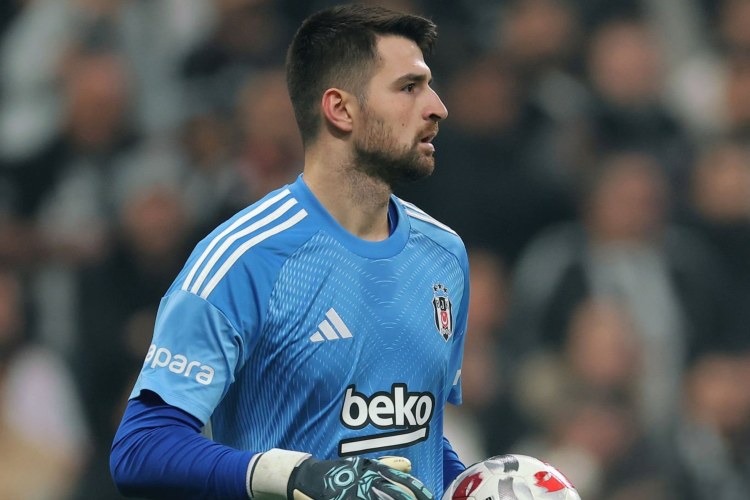 "Beşiktaş" qapıçısı ilə yollarını ayırdı