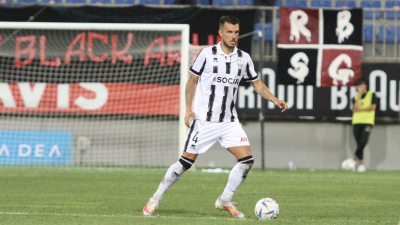 "Həyat yoldaşım, kiçik qızım və iki itimizlə birlikdə Bakıya köçdük" - "Neftçi"nin yay transferi