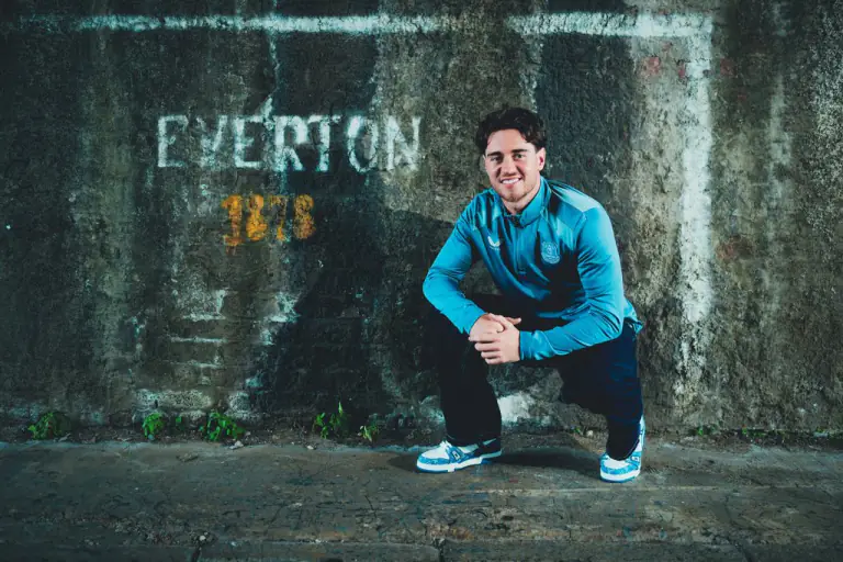 "Everton" 24 milyon funt sterlinqə yarımmüdafiəçi transfer etdi