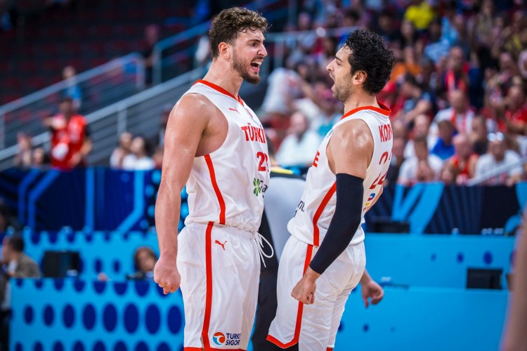 Türkiyə millisi 24 il sonra yarımfinalda