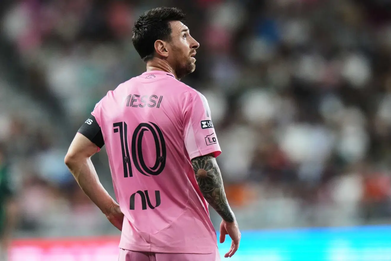 Messi atasının vəfatından sonra meydana qayıtdı