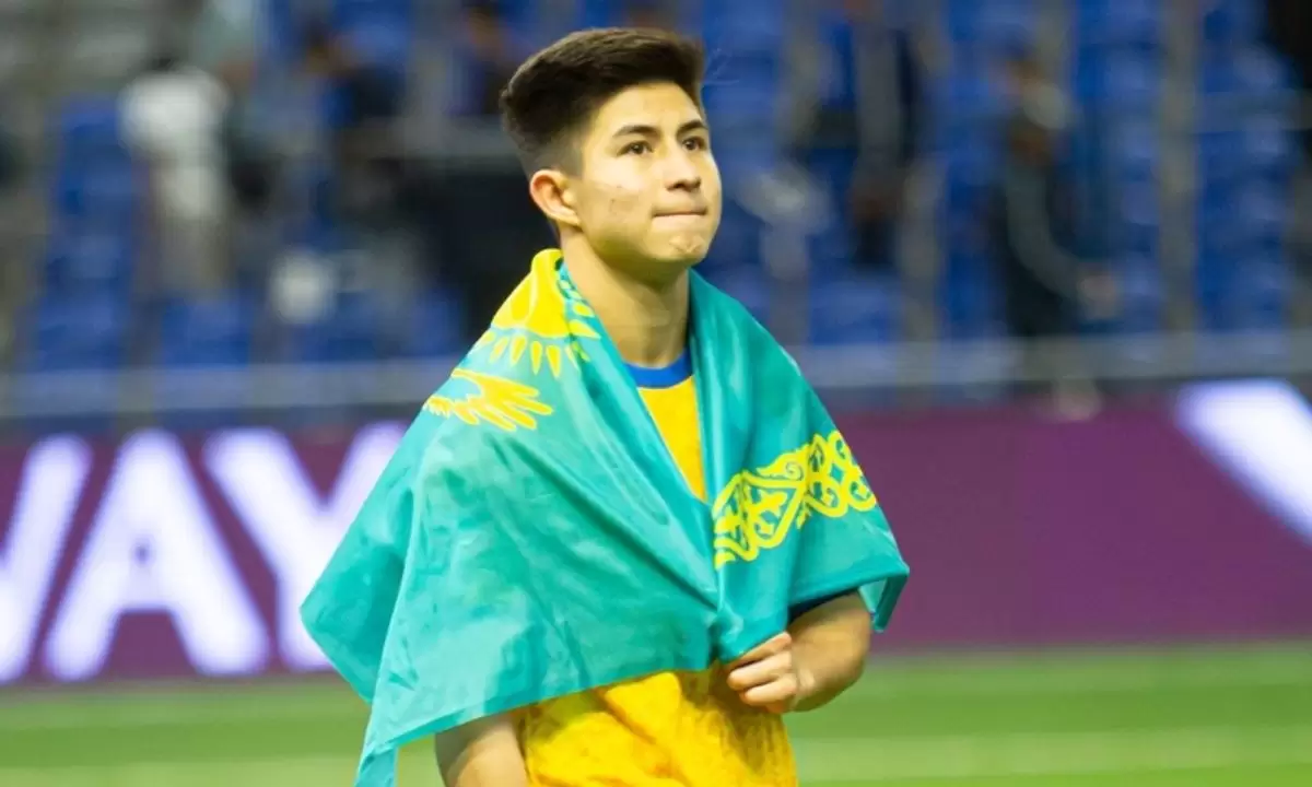 Qazaxıstanlı futbolçu dünayada iki bombardirdən biri oldu