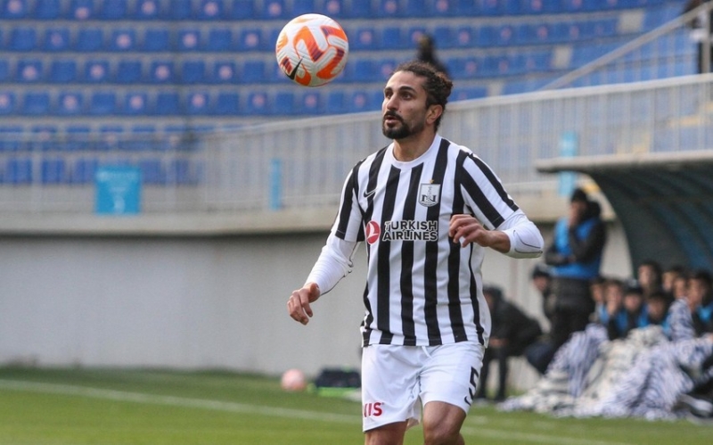 “Süni ot üzərində oynamaq elə də asan deyil” – Sayef