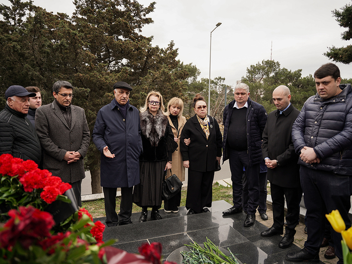 AFFA rəhbərliyi Anatoli Banişevskinin məzarını ziyarət edib