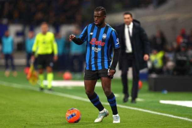 A Seriyasının iki klubu "Atalanta"nın hücumçusu üçün yarışır