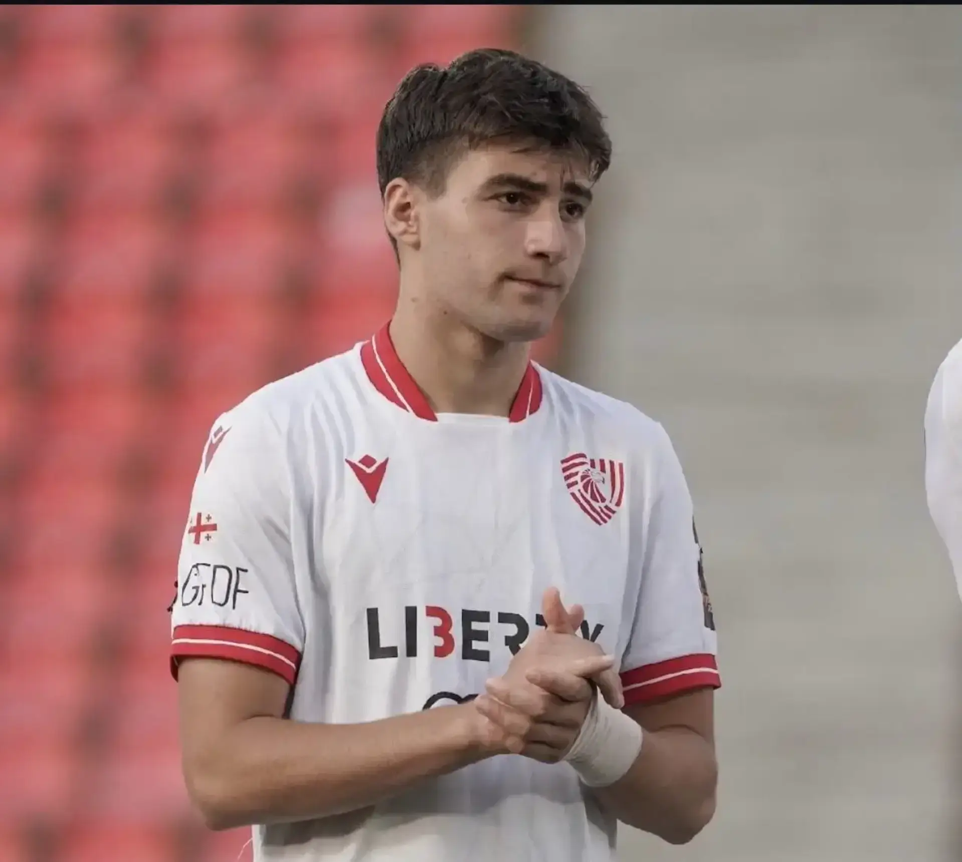 London "Arsenal"ı 17 yaşlı gürcünü transfer etdi