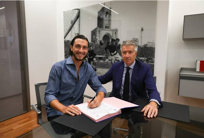 “İnter” və “Milan”ın sabiq futbolçusu A Seriyasında qaldı