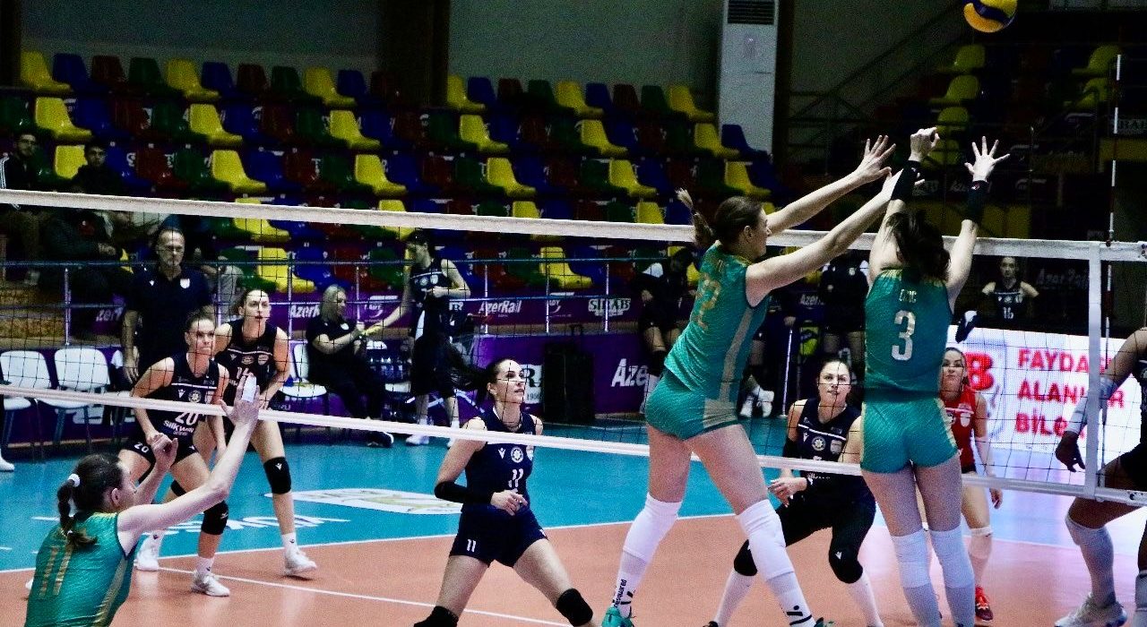 Qadın voleybolçular arasında ilin son oyunları baş tutdu