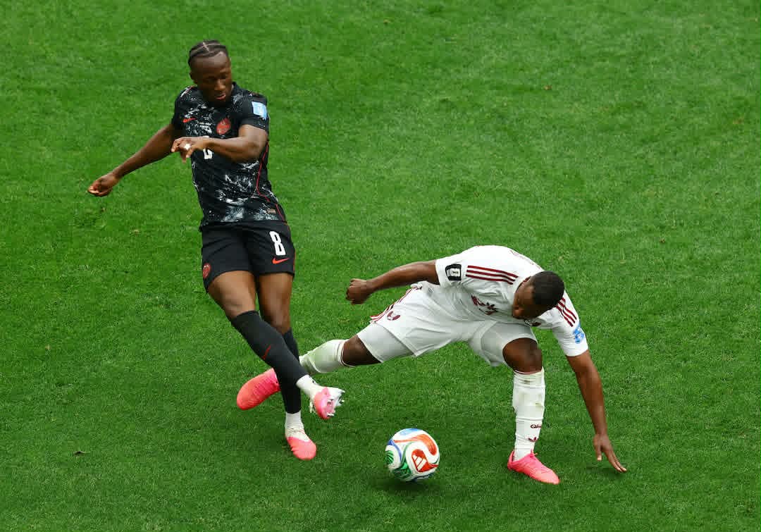 Qətərin futbolçusuna FIFA-dan 5 oyunluq diskvalifikasiya