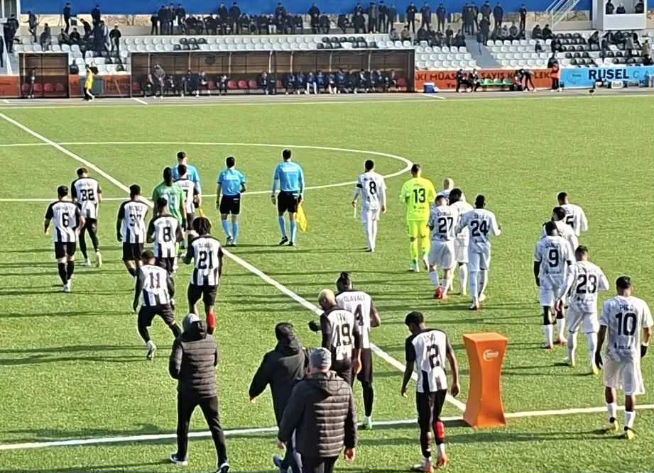 "Neftçi" autsayderə uduzur