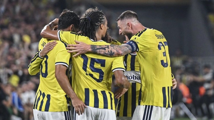 "Fənərbaxça" 18 illik həsrətə soyaraq Çempionlar Liqasının əsas mərhələsinə vəsiqə qazandı
