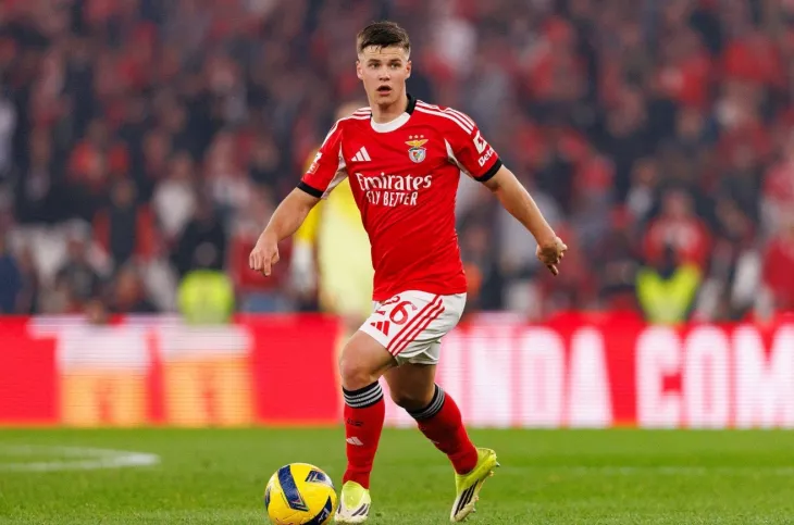 Mourinyonun təriflədiyi futbolçu İngiltərə nəhənginin hədəfində