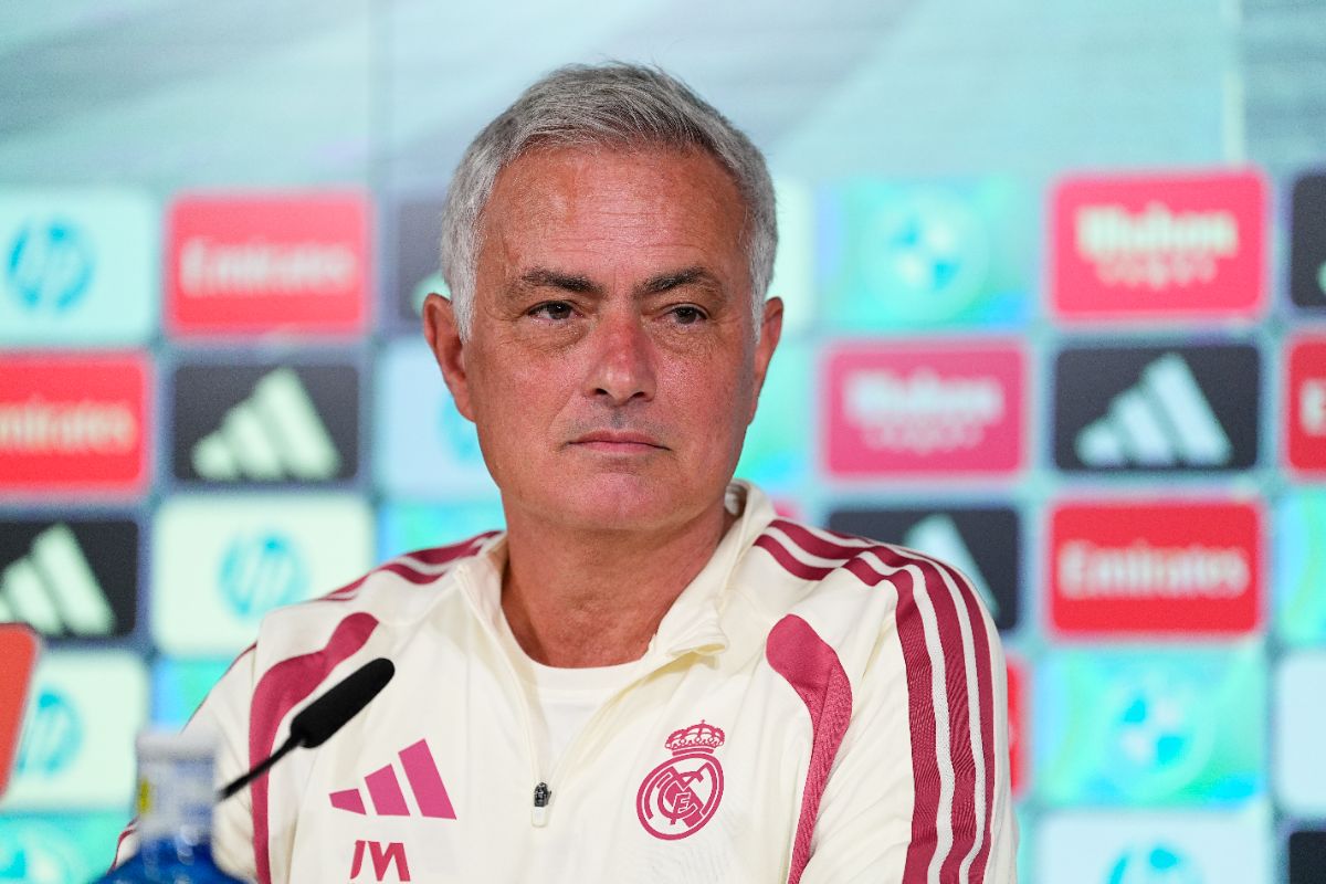 Joze Mourinyo: "Çox təəssüf ki, siyasət "Qızıl top" mükafatının verilməsinə müdaxilə edir"