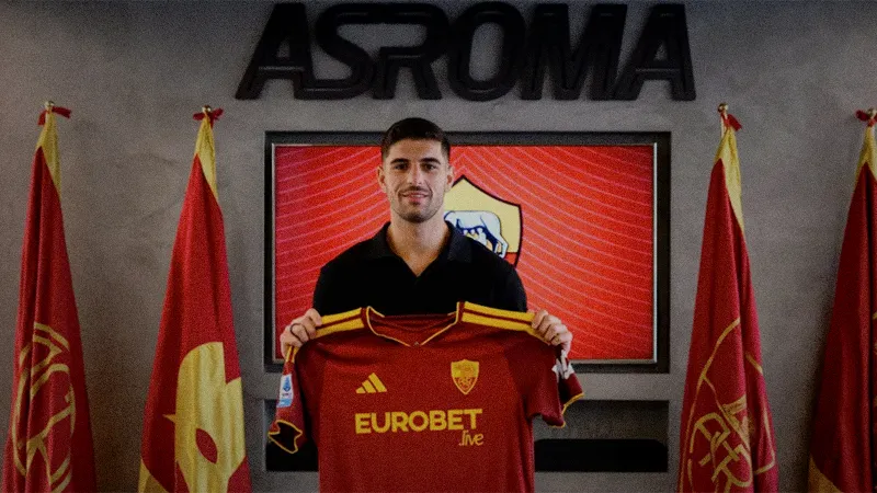 Yunanıstan millisinin müdafiəçisi "Roma"ya keçdi