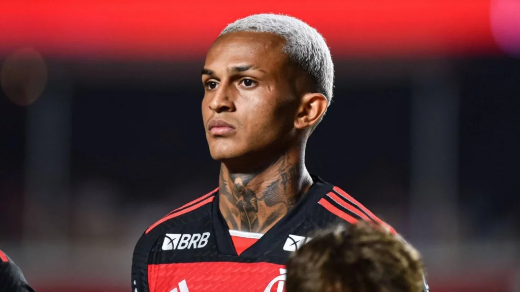 “Mançester Siti” və “Roma” Brazliya klubunun müdafiəçisi uğrunda rəqabət aparır