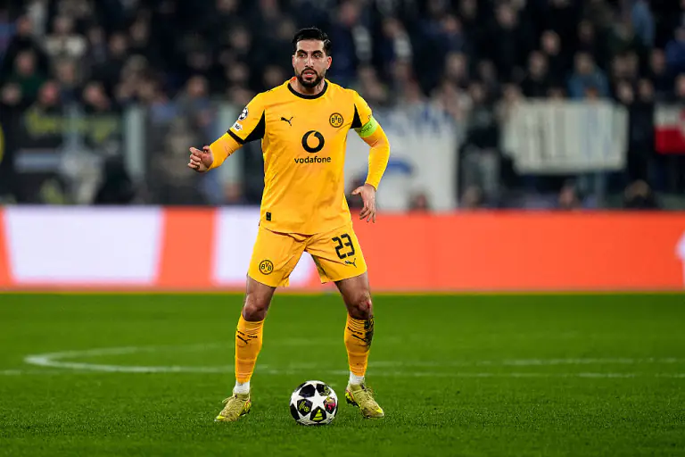 "Borussiya" yarımmüdafiəçi ilə müqaviləni uzatdı