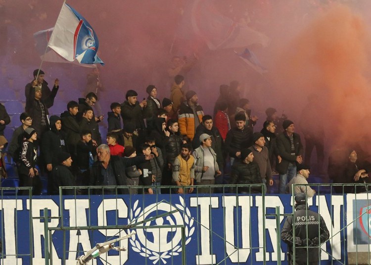 Azarkeşlər hakimləri təhqir etdi, "Turan Tovuz" cərimələndi