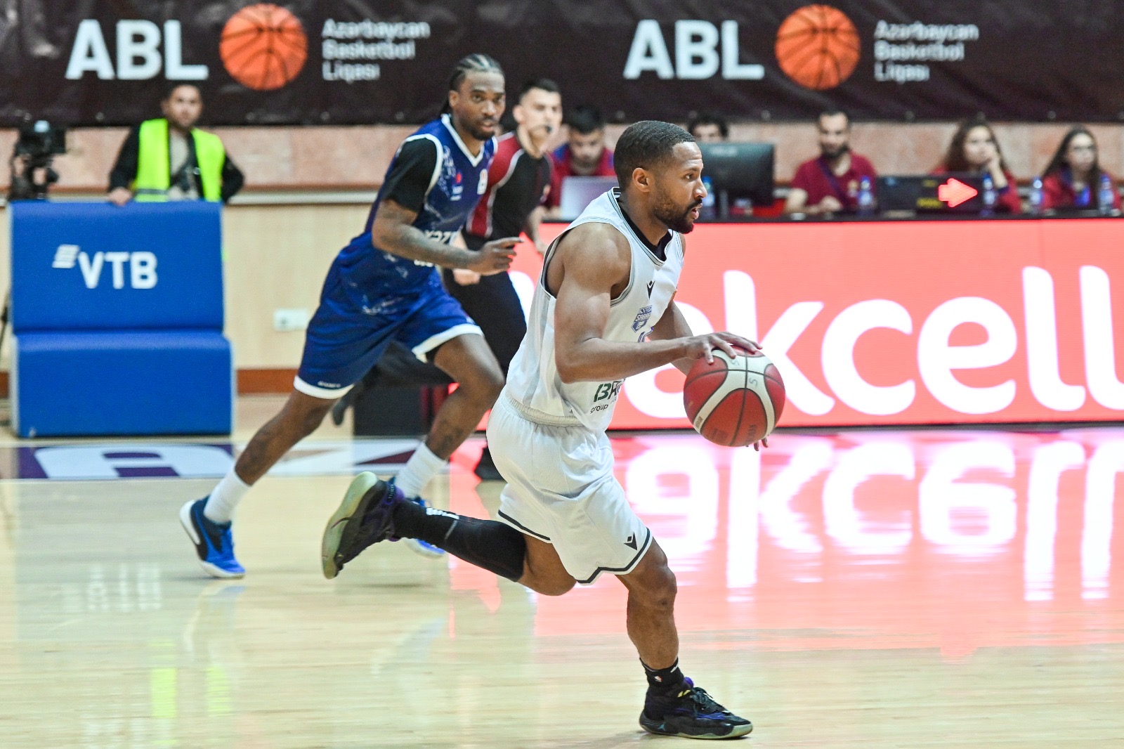 "Sabah" final seriyasında önə keçib