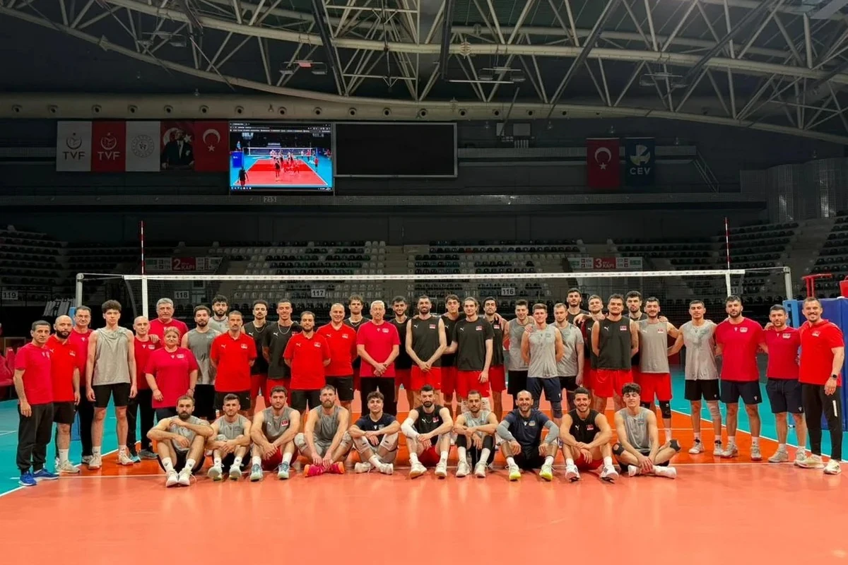 Kişi voleybolçulardan ibarət millimiz Avropa Liqasında Yunanıstan yığması ilə qarşılaşacaq