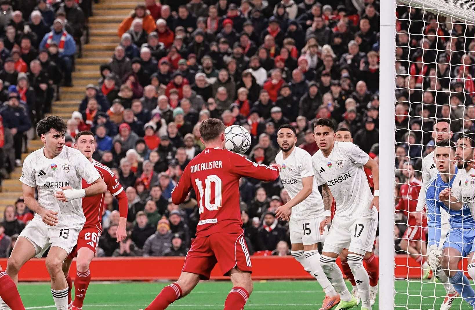 "Liverpul" fərqi artırır