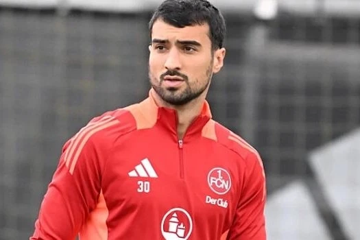 Mahir Emreli qələbəni komanda yoldaşları ilə qeyd etmir?