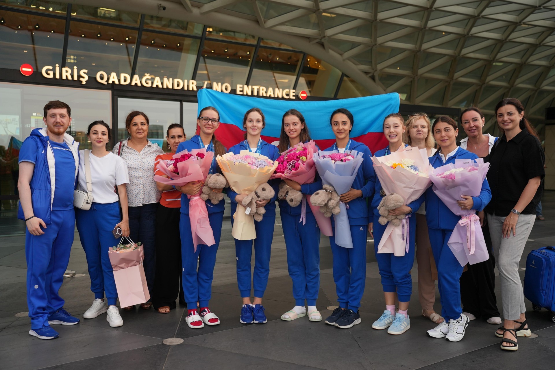 Almaniyada uğur qazanan gimnastlarımız Bakıya qayıdıb