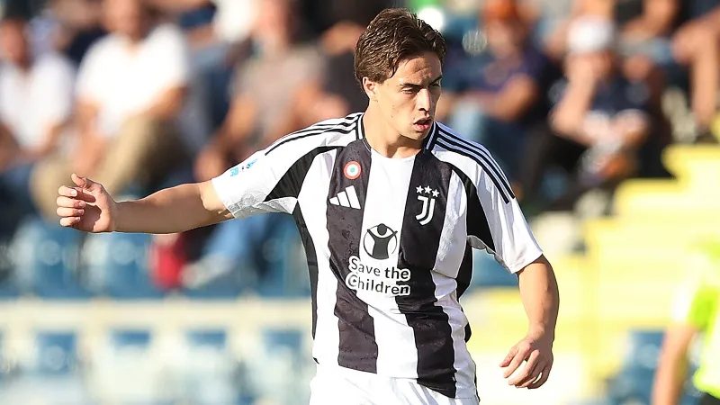 "Mançester Yunayted" türk futbolçuya görə 80 milyonundan keçməyə hazırdır