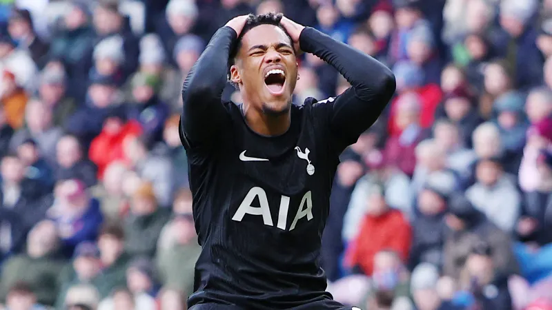 "Tottenhem"in iki hücumçusu "Ayntraxt"la oyun ərəfəsində qəzaya düşüb