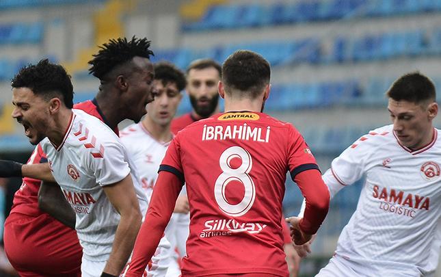 "Araz-Naxçıvan" da kubokun yarımfinalında