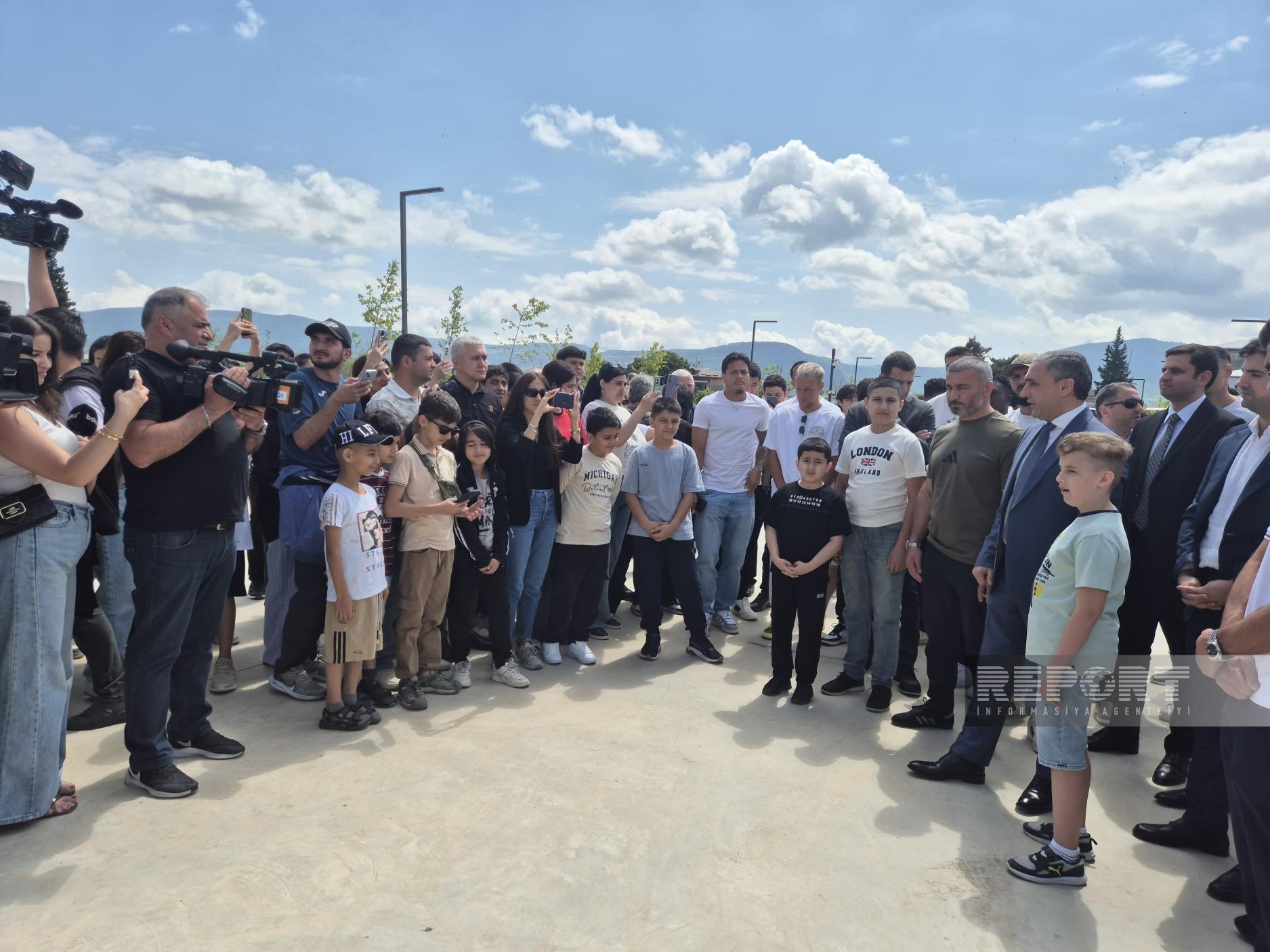 Son çempion Xankəndiyə yollandı, Qarabağ Univetsitetində tələbələrlə görüşdü