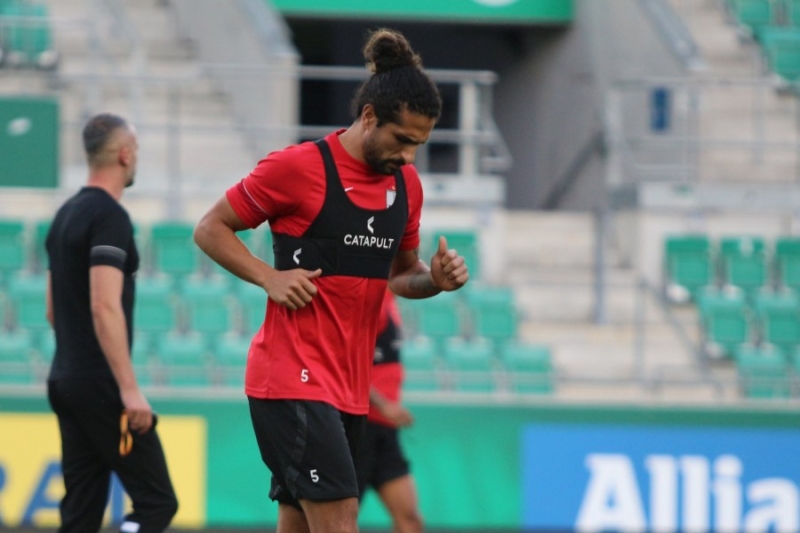 “Neftçi” Vyanada daha bir futbolçusunu itirdi