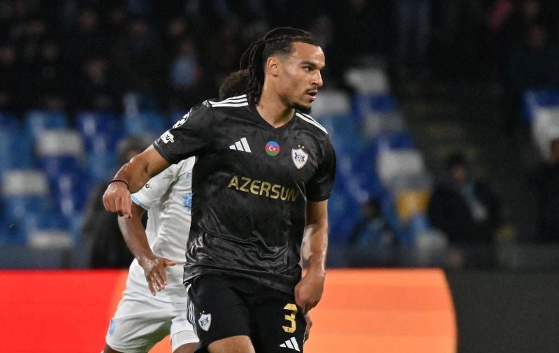 “Qarabağ”ın futbolçusu sabiq məşqçisini təhqir edib, barmaq göstərib – ŞOK açıqlama