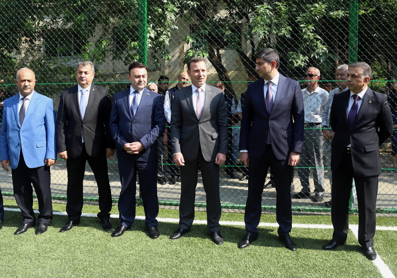 Bakıda yeni futbol meydançası istifadəyə verildi - FOTOLAR