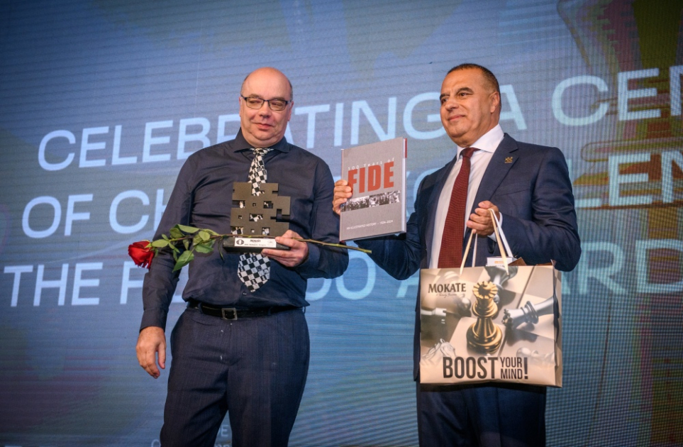 Beynəlxalq Şahmat Federasiyası Faiq Həsənovu mükafatlandırıb