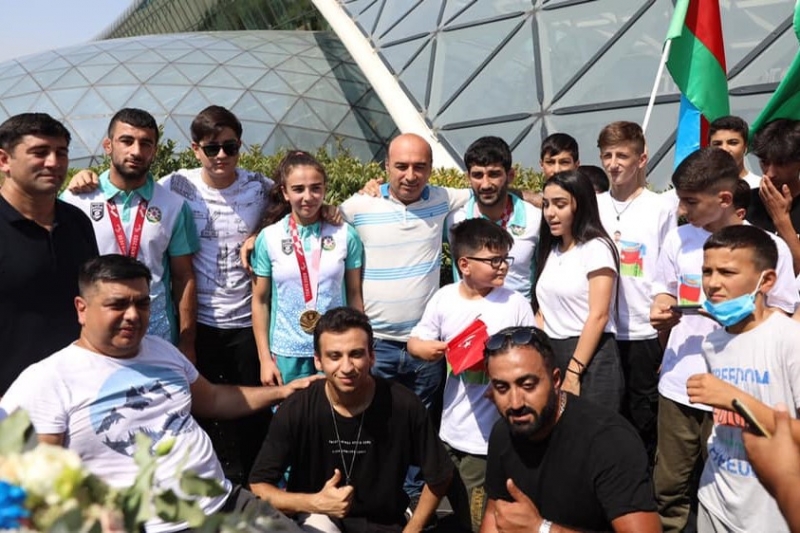 Paracüdoçularımızdan bir qrupu Tokiodan qayıtdı