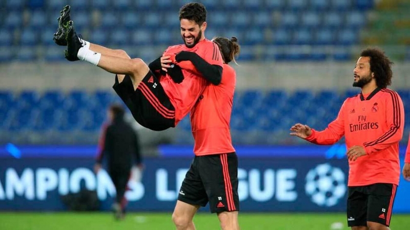 “Real” 3 futbolçusu ilə vidalaşır