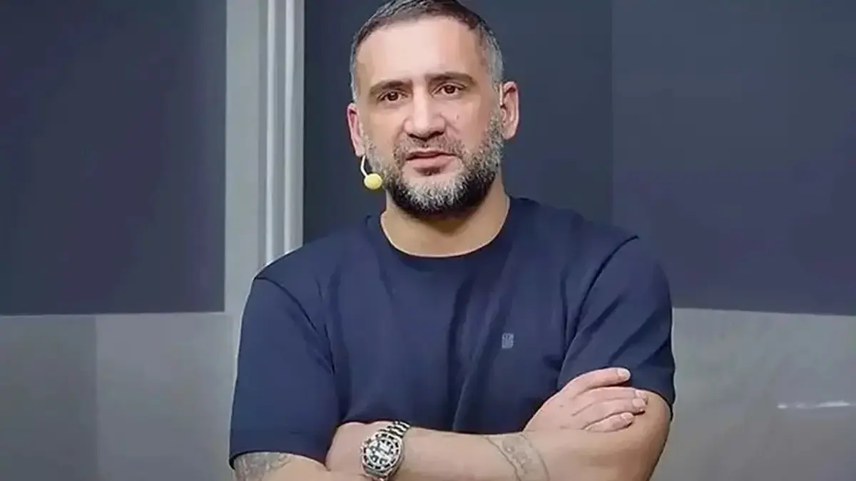 Ümit Karan Okan Buruku sərt tənqid etdi